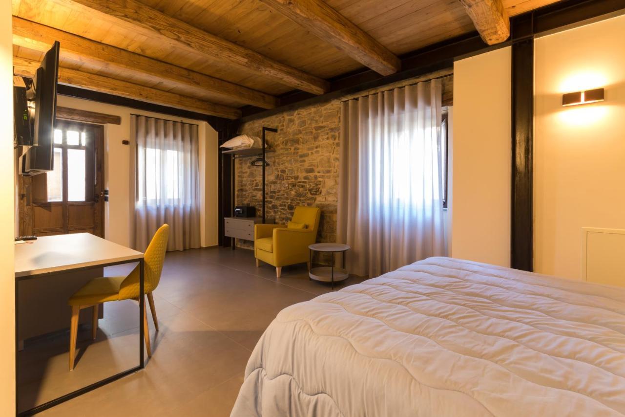 Borgotufi Diffuso 4* Castel del Giudice